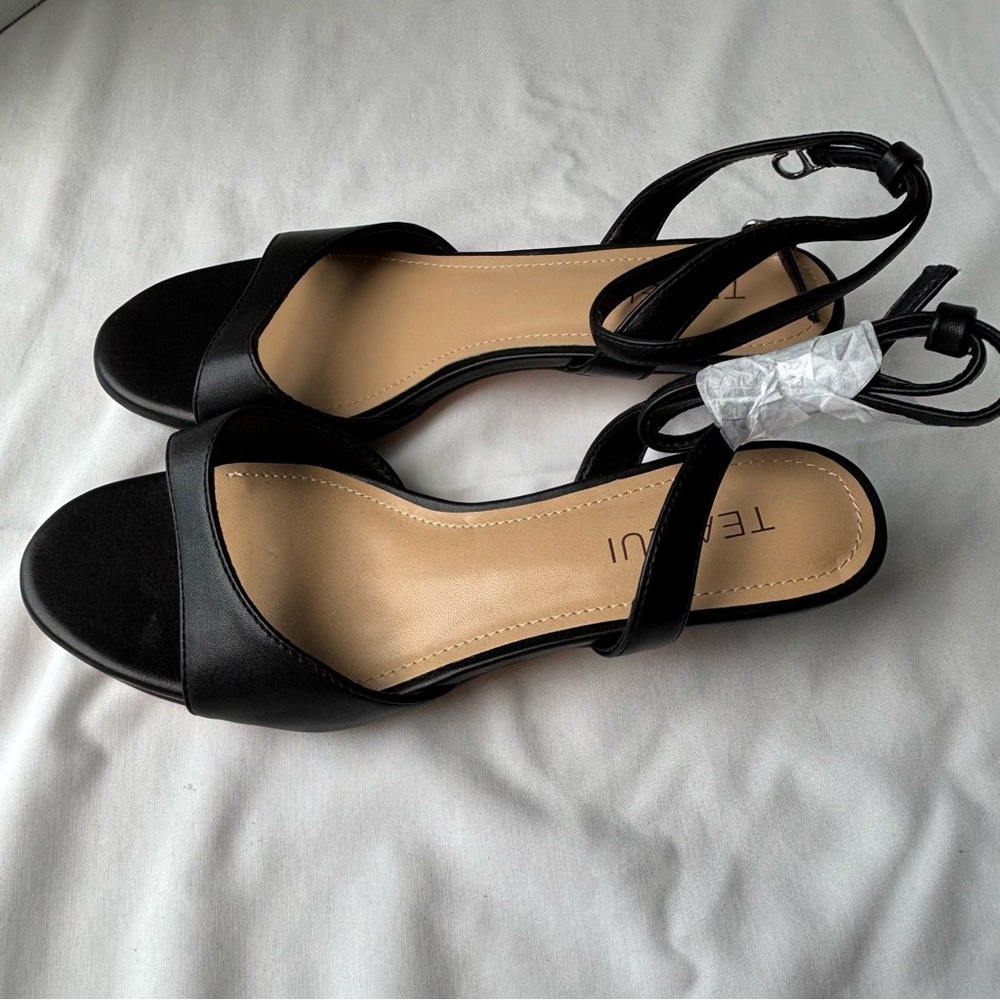 New Black Elegant Kitten Heels with Adjustable Strap - Picture 2 of 9